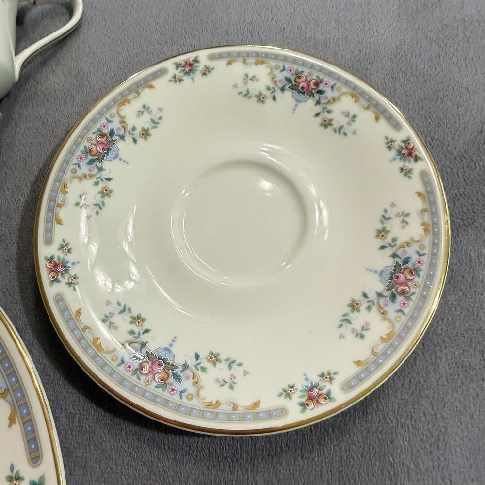 Royal Doulton Juliet 6 Piece Place Setting England Fine Bone China - Picture 6 of 7